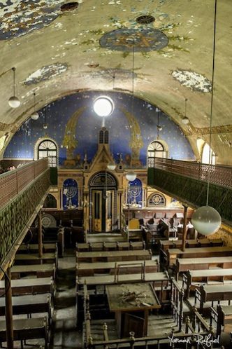 Medias synagogue, interior. Photo © Yoraan Rafael Reuben