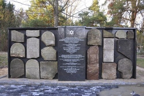 The monument in Serock. Photo: Foundation for the Preservation of Jewish Heritage in Poland (FODZ)