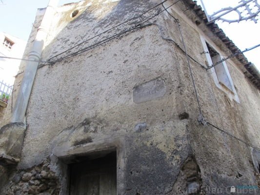 Street sign for medieval Giudeca in Castrovillari, Calabria. Photo © Ruth Ellen Gruber
