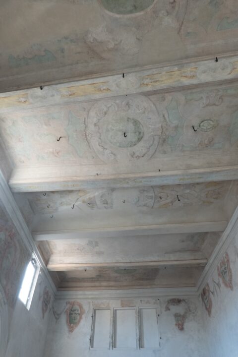 Restored Carpi Old Synagogue showing ceiling and wall painting Photo: Carpi municipality