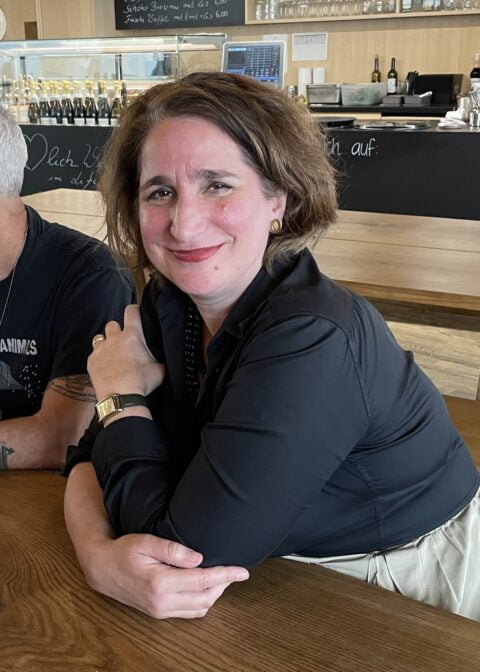 Mirjam Wenzel in the cafe of the Jewish Museum Frankfurt