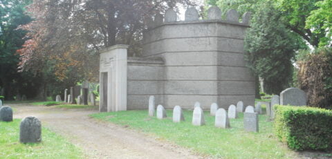 The World War I cemetery and memorial. Photo: GuentherZ wikimedia CC BY 3.0