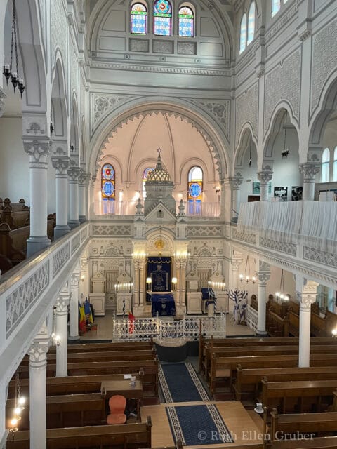 The synagogue în Brașov, designed by Lipot Baumhorn