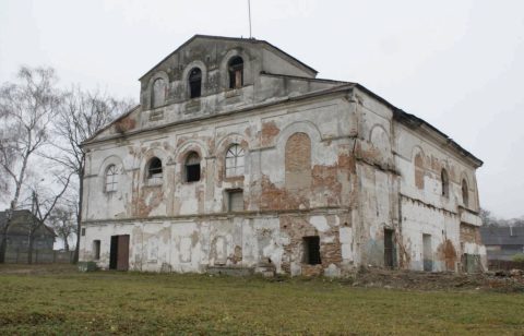 The abandoned Great Synagogue in Kobrin, Belarus. Photo: e-auction