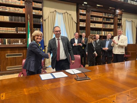 After the Pisa cemetery project signing, UCEI President Noemi Di Segni and Luigi La Rocca, head of the Culture Ministry's department for the Protection of the Cultural Heritage
